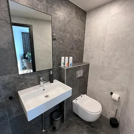 Cozy In Old Town Apartment *