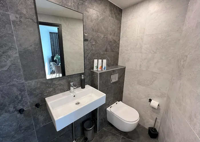 Cozy In Old Town Apartment *